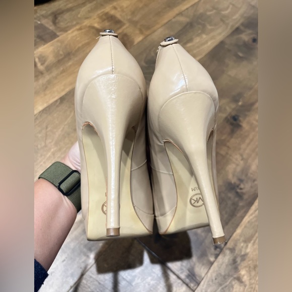 Michael Kors Peep Toe Stilletto 4.5” Heels Nude Size 9.5 - Picture 4 of 12